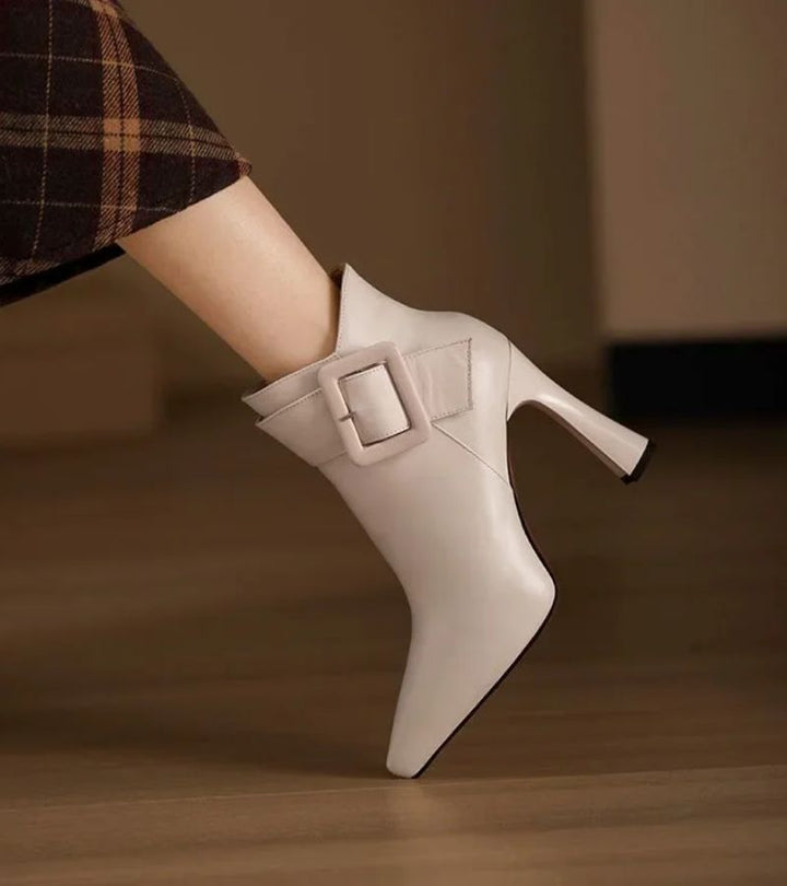Margot Biarritz - Bottines à Talon avec Boucle Oversize