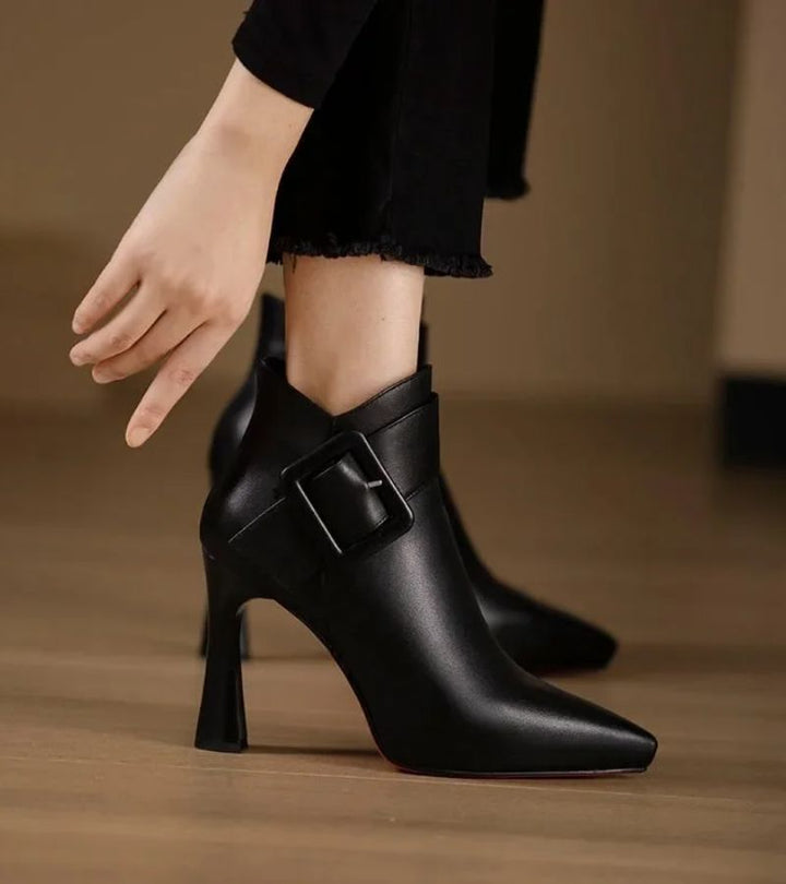 Margot Biarritz - Bottines à Talon avec Boucle Oversize