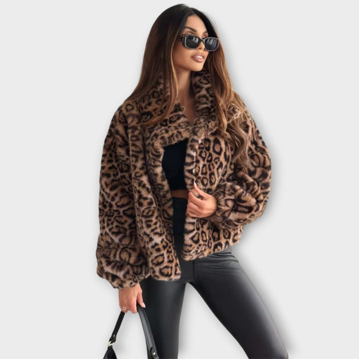Margot Biarritz - Manteau en peluche synthétique à imprimé léopard