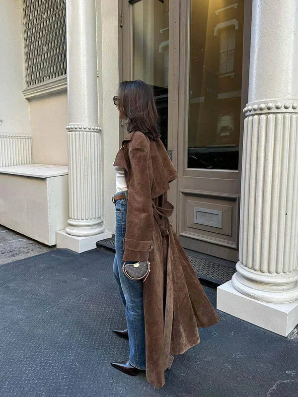 Margot Biarritz - Trench chic en daim doux