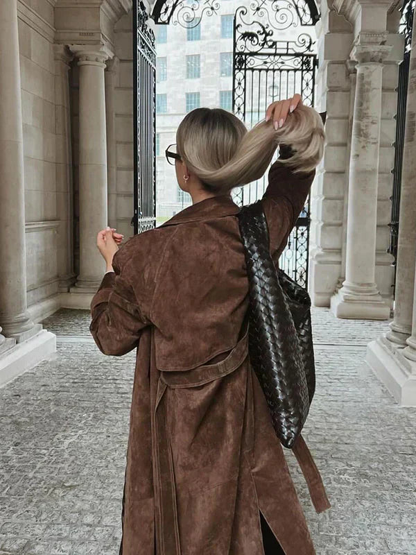 Margot Biarritz - Trench chic en daim doux